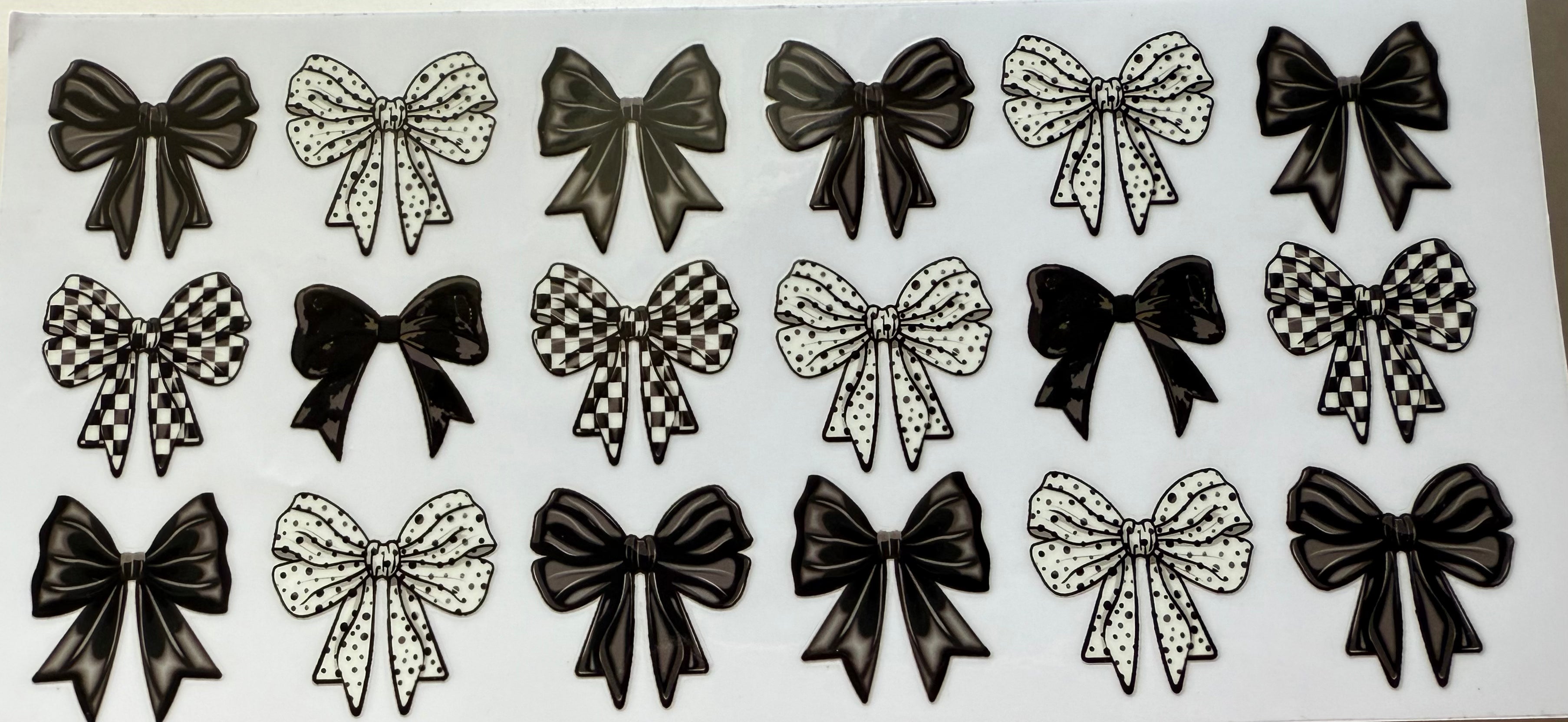 16 Oz Black & White Bows